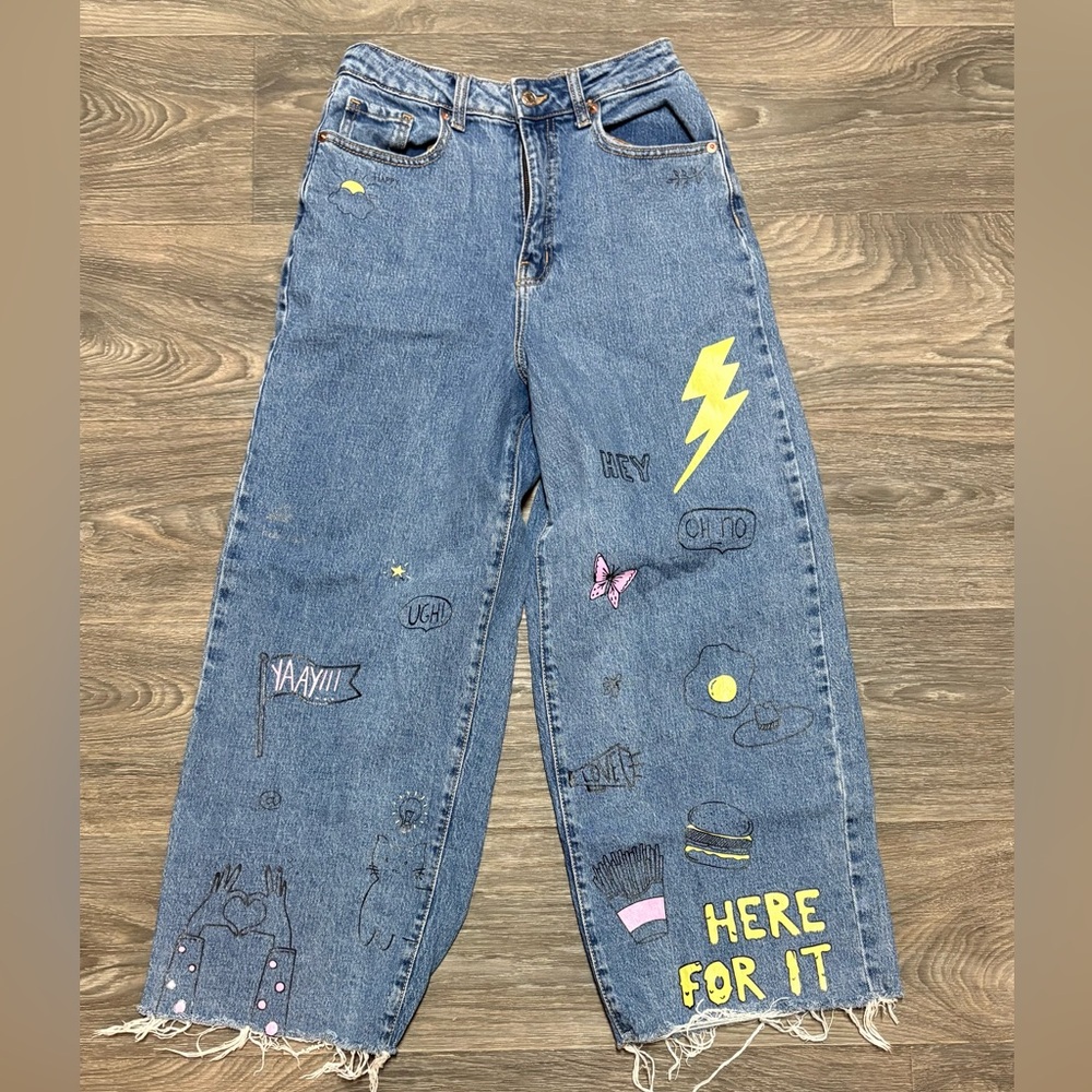 Size 4 Decorative, Cute Wide Leg Jeans